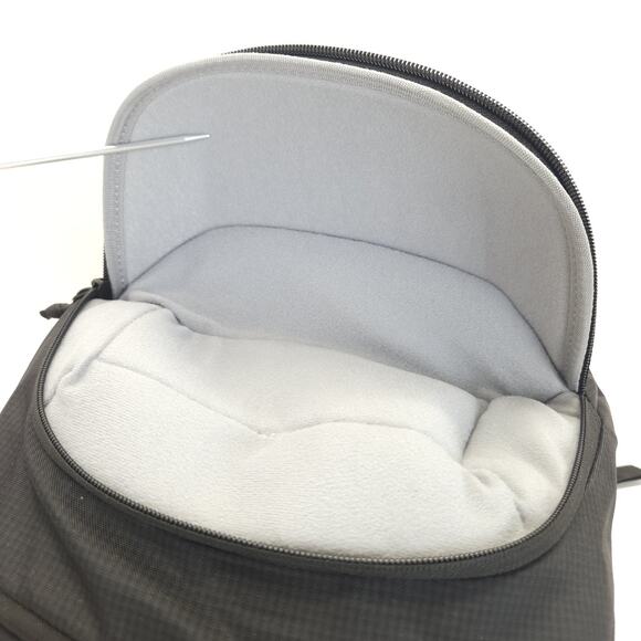 THULE Backpack 18L Black Safe Zone Laptop Daypack Travel School Work Gorpcore - Picture 5 of 9